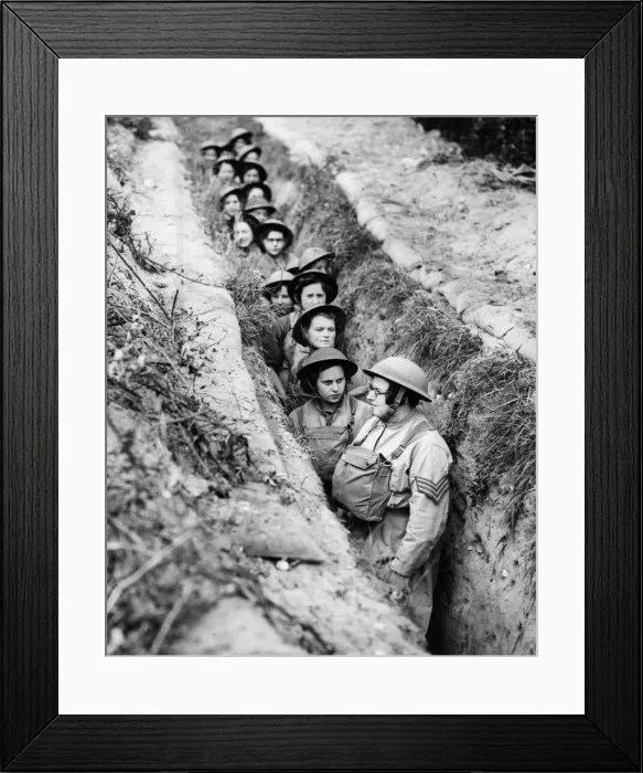Framed Print : Members of a field kitchen staff of the Auxiliary Territorial Service (ATS