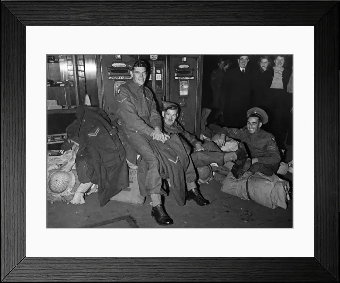 Framed Print : 8th Army returning on leave from the Middle East. (left) Corpl. A Framed Print : 8th Army returning on leave from the Middle East. (left) Corpl. A