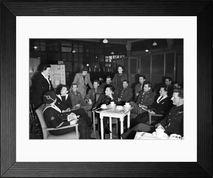 Framed Print : Miss Ella Lane hostess and interpreter at the Birmingham Hospitality Club talks with Framed Print : Miss Ella Lane hostess and interpreter at the Birmingham Hospitality Club talks with