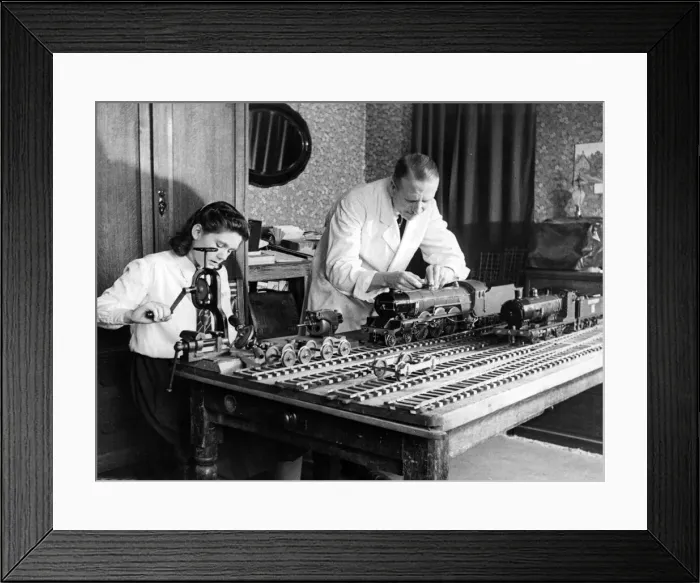 Framed Print : Mr. R. Lennard works on a scale model of an LNER Pacific Loco with help from his daughter Framed Print : Mr. R. Lennard works on a scale model of an LNER Pacific Loco with help from his daughter