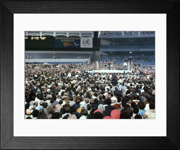 Framed Print : Action during the heavyweight world title fight between Muhammad Ali Framed Print : Action during the heavyweight world title fight between Muhammad Ali