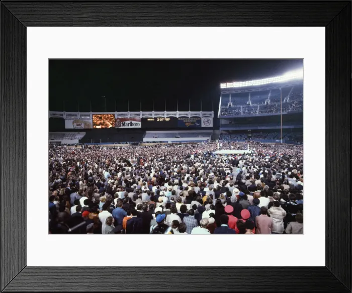 Framed Print : Action during the heavyweight world title fight between Muhammad Ali Framed Print : Action during the heavyweight world title fight between Muhammad Ali