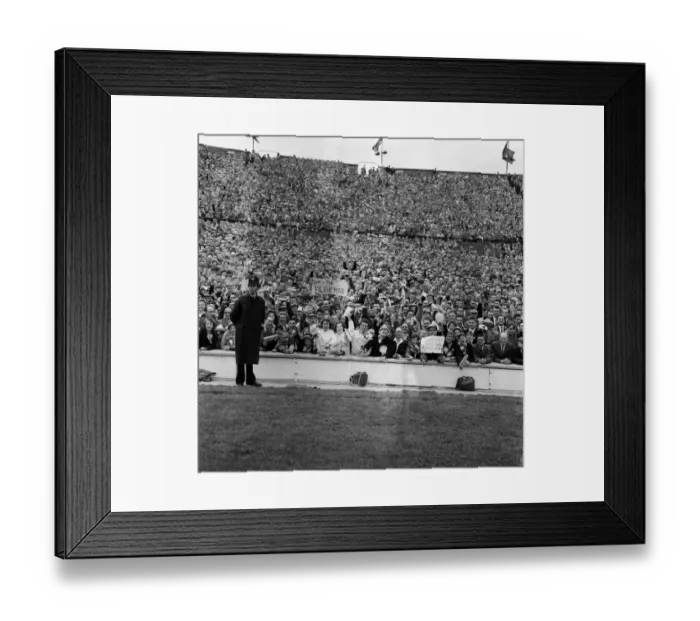 Framed Print : FA Cup Final at Wembley Stadium. Tottenham Hotspur 2 v Leicester City 0. Crowd scenes Framed Print : FA Cup Final at Wembley Stadium. Tottenham Hotspur 2 v Leicester City 0. Crowd scenes
