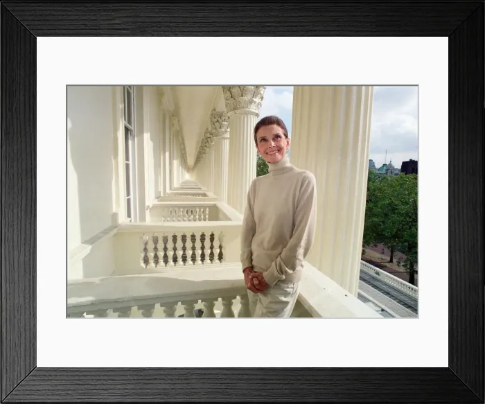 Framed Print : Audrey Hepburn speaking at UNICEF after returning from a trip to Somalia Framed Print : Audrey Hepburn speaking at UNICEF after returning from a trip to Somalia