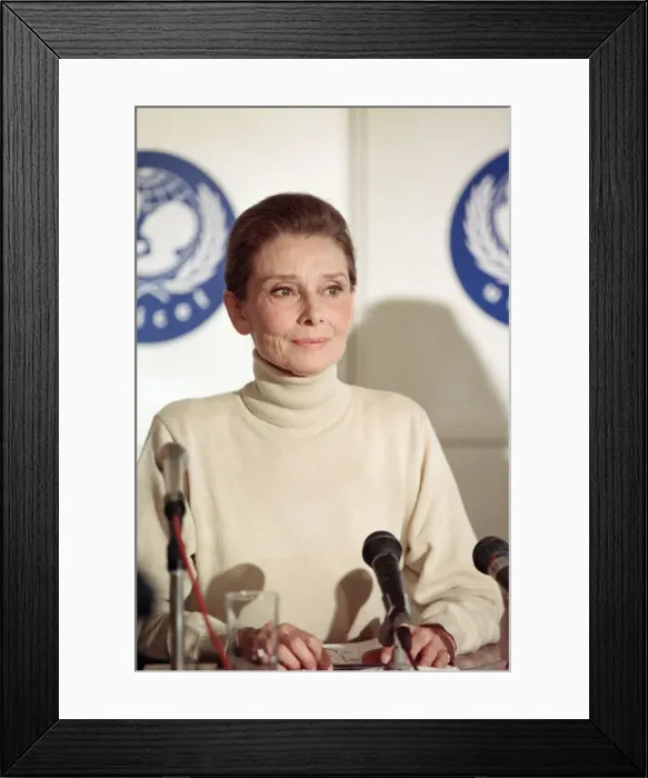 Framed Print : Audrey Hepburn speaking at UNICEF after returning from a trip to Somalia Framed Print : Audrey Hepburn speaking at UNICEF after returning from a trip to Somalia