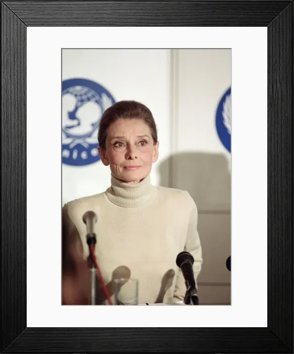 Framed Print : Audrey Hepburn speaking at UNICEF after returning from a trip to Somalia Framed Print : Audrey Hepburn speaking at UNICEF after returning from a trip to Somalia