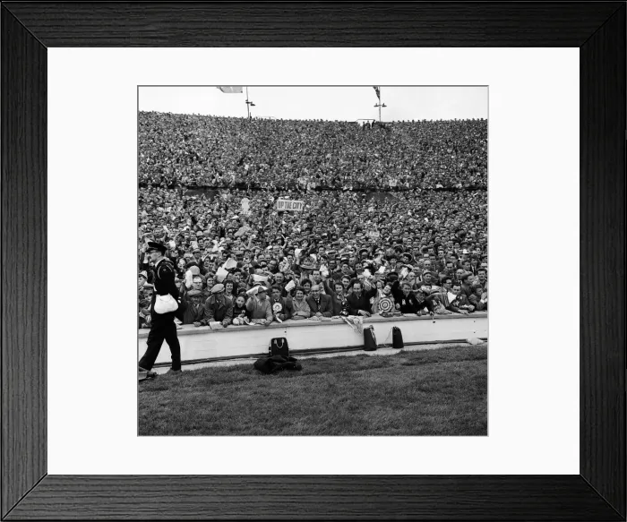 Framed Print : FA Cup Final at Wembley Stadium. Tottenham Hotspur 2 v Leicester City 0. Crowd scenes