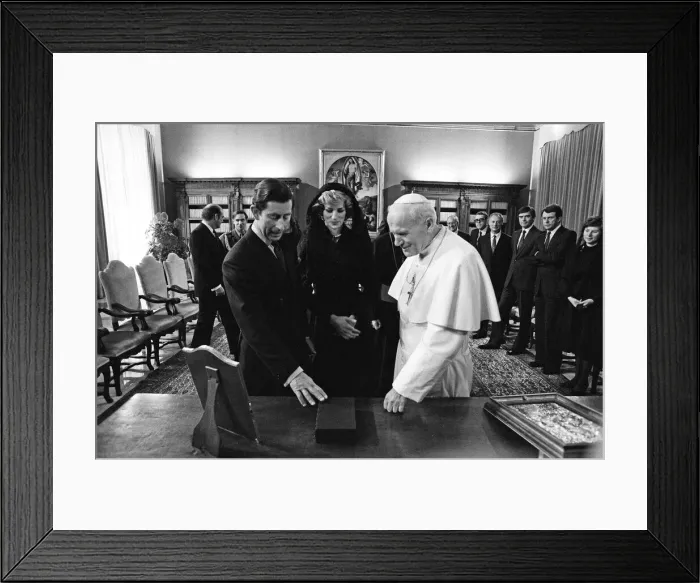 Framed Print : Prince Charles, Prince of Wales and Diana, Princess of Wales meet Pope John Paul II Framed Print : Prince Charles, Prince of Wales and Diana, Princess of Wales meet Pope John Paul II