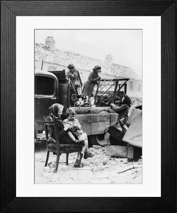 Framed Print : Homeless civilians in Newcastle during the Second World War. 20th May 1943 Framed Print : Homeless civilians in Newcastle during the Second World War. 20th May 1943