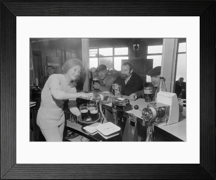 Framed Print : Carol Birchall, Barmaid at Teesside Social Club, Middlesbrough, 1971 Framed Print : Carol Birchall, Barmaid at Teesside Social Club, Middlesbrough, 1971