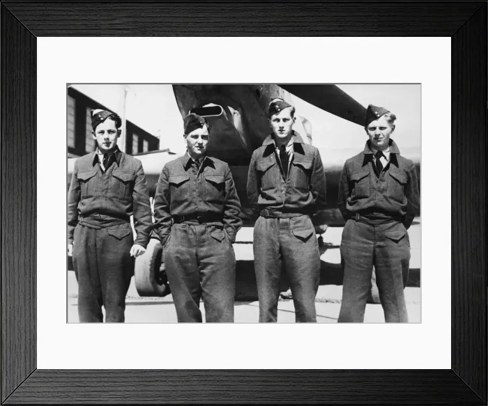 Framed Print : New R. A. F. Air Gunners training in Quebec under the Commonwealth Joint Air Training Plan