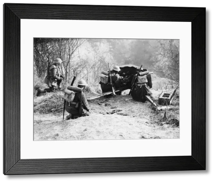 Framed Print : British anti-tank crew in training during the Second World War. 6th February 1940