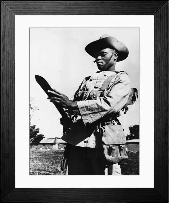 Framed Print : African soldier armed with a machete in Nyasaland (Malawi) during the Second World War Framed Print : African soldier armed with a machete in Nyasaland (Malawi) during the Second World War