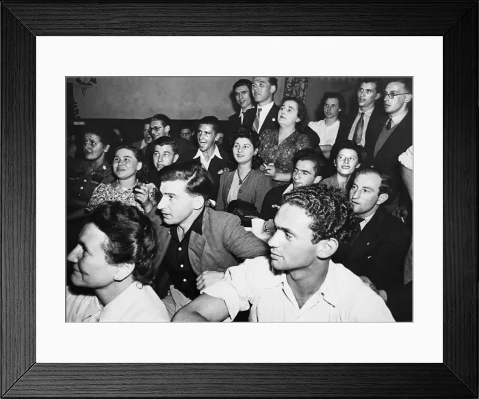 Framed Print : The Austrian youth group in London having a sing along during the Second World War Framed Print : The Austrian youth group in London having a sing along during the Second World War