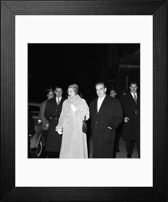 Framed Print : Prince Rainier and Princess Grace of Monaco do some window shopping in Bond Street Framed Print : Prince Rainier and Princess Grace of Monaco do some window shopping in Bond Street