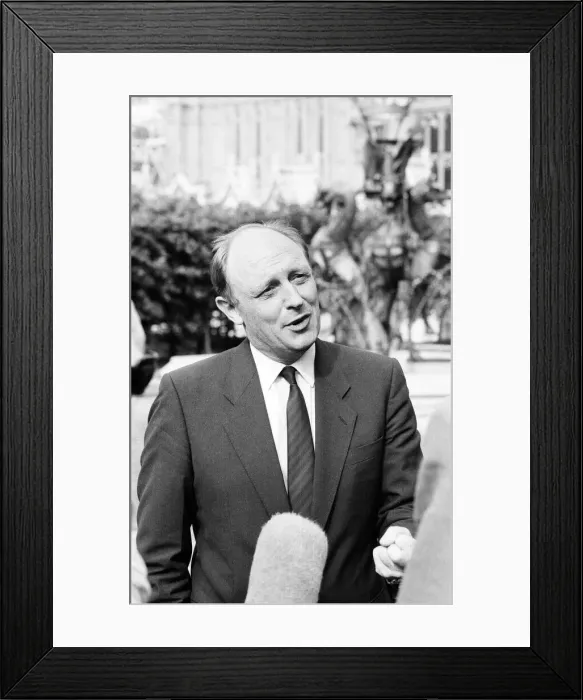 Framed Print : 1987 Labour Party Shadow Cabinet, Neil Kinnock unveils his new lineup, Photocall Framed Print : 1987 Labour Party Shadow Cabinet, Neil Kinnock unveils his new lineup, Photocall