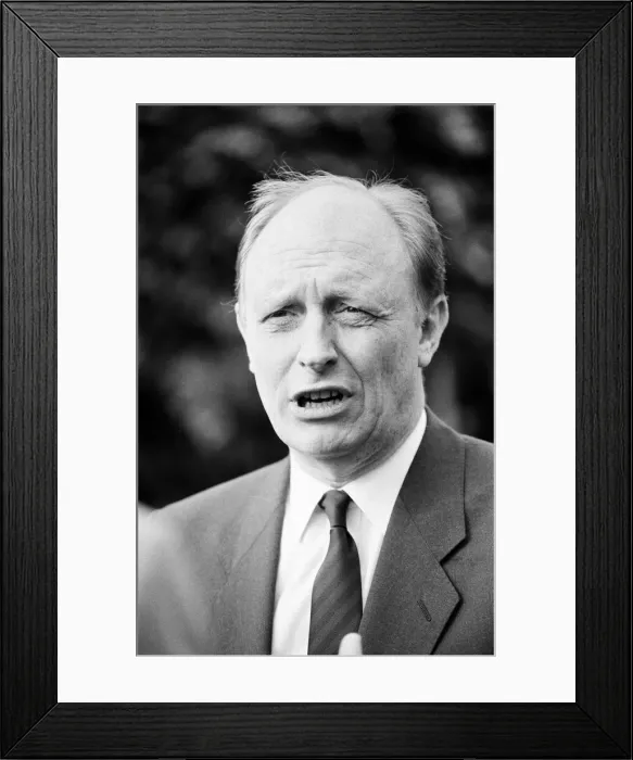 Framed Print : 1987 Labour Party Shadow Cabinet, Neil Kinnock unveils his new lineup, Photocall Framed Print : 1987 Labour Party Shadow Cabinet, Neil Kinnock unveils his new lineup, Photocall