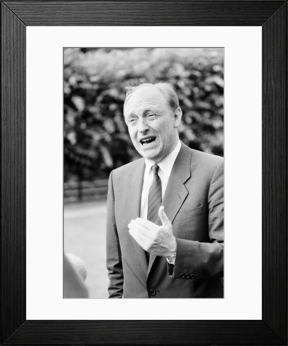 Framed Print : 1987 Labour Party Shadow Cabinet, Neil Kinnock unveils his new lineup, Photocall Framed Print : 1987 Labour Party Shadow Cabinet, Neil Kinnock unveils his new lineup, Photocall