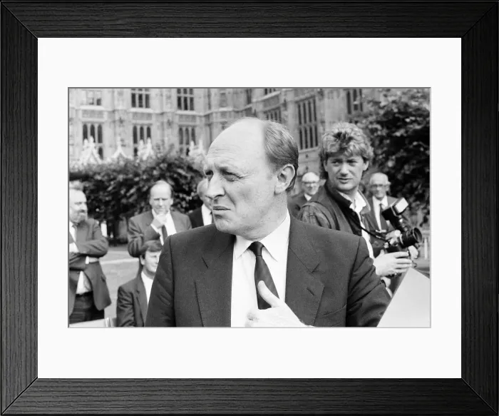 Framed Print : 1987 Labour Party Shadow Cabinet, Neil Kinnock unveils his new lineup, Photocall Framed Print : 1987 Labour Party Shadow Cabinet, Neil Kinnock unveils his new lineup, Photocall