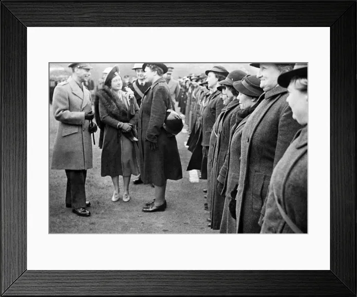 Framed Print : His Majesty King George VI and Queen Elizabeth meet members of the emergency Framed Print : His Majesty King George VI and Queen Elizabeth meet members of the emergency
