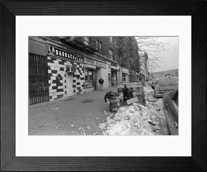 Framed Print : Street scene in New York. 13th February 1981 Framed Print : Street scene in New York. 13th February 1981