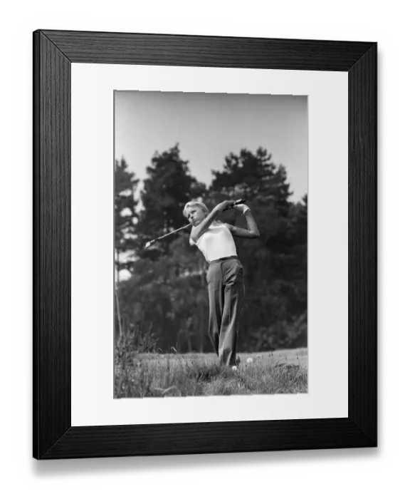 Framed Print : Ladies golf at Sunningdale. Laura Baugh. 1st August 1975