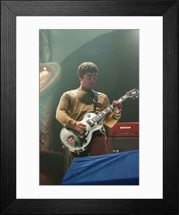 Framed Print : Noel Gallagher of Oasis performing at Newcastle Arena during their Be Here Now Tour