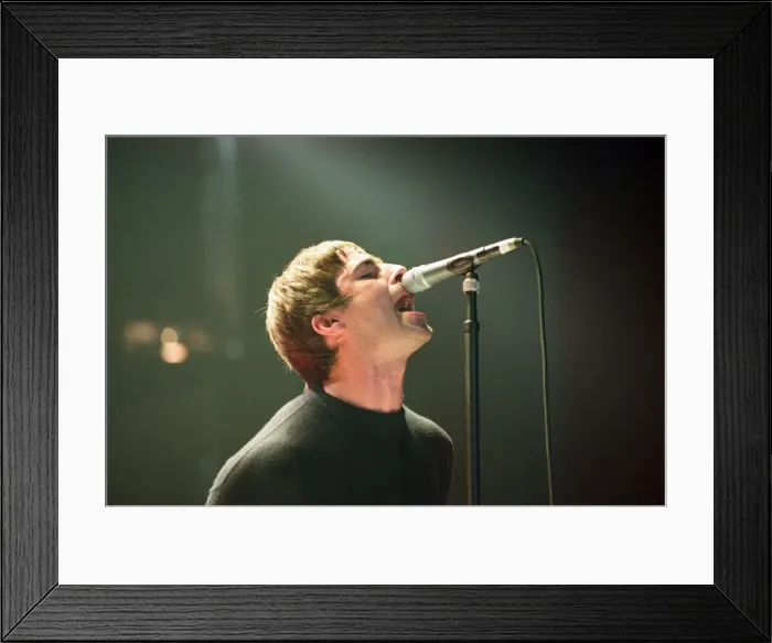 Framed Print : Liam Gallagher of Oasis performing at Newcastle Arena during their Be Here Now Tour