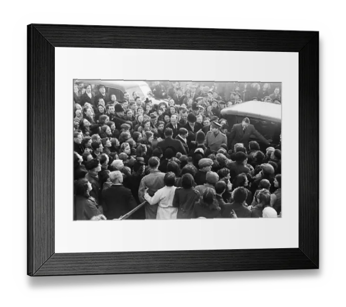 Framed Print : King George VI tours the bomb shattered areas of Birmingham following the city suffering