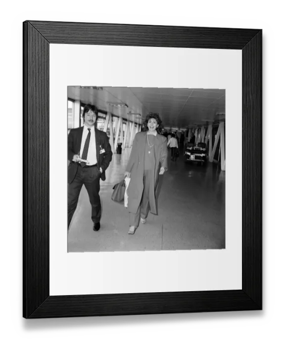 Framed Print : Actress Nanette Newman leaving Heathrow Airport for Australia. 24th March 1986