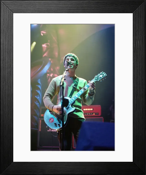 Framed Print : Noel Gallagher of Oasis performing at Newcastle Arena during their Be Here Now Tour
