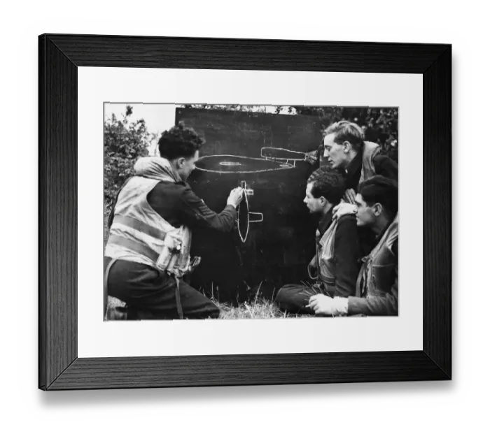 Framed Print : Flight Sergeant M. Rose teaches fighter pilots about flying bombs. 29th June 1944
