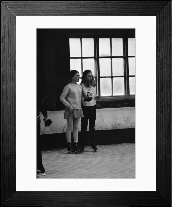 Framed Print : Guildford Children enjoy a day out coach trip to Richmond Ice Rink in Twickenham Framed Print : Guildford Children enjoy a day out coach trip to Richmond Ice Rink in Twickenham