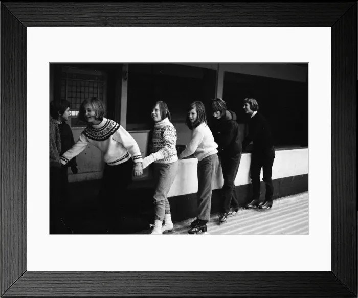 Framed Print : Guildford Children enjoy a day out coach trip to Richmond Ice Rink in Twickenham Framed Print : Guildford Children enjoy a day out coach trip to Richmond Ice Rink in Twickenham