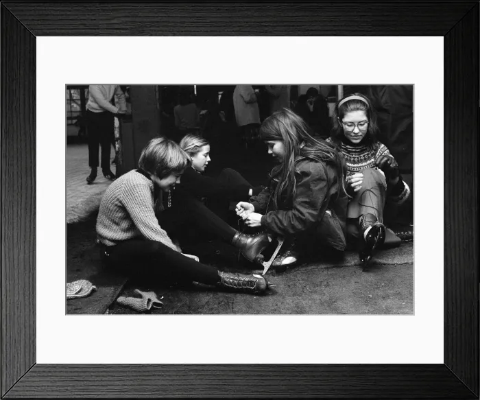 Framed Print : Guildford Children enjoy a day out coach trip to Richmond Ice Rink in Twickenham Framed Print : Guildford Children enjoy a day out coach trip to Richmond Ice Rink in Twickenham