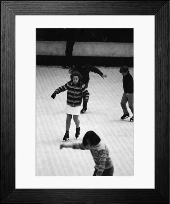 Framed Print : Guildford Children enjoy a day out coach trip to Richmond Ice Rink in Twickenham Framed Print : Guildford Children enjoy a day out coach trip to Richmond Ice Rink in Twickenham