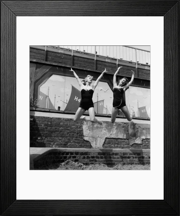Framed Print : The Manhattans, American dancers, Beverley (blonde hair) and Sue Framed Print : The Manhattans, American dancers, Beverley (blonde hair) and Sue