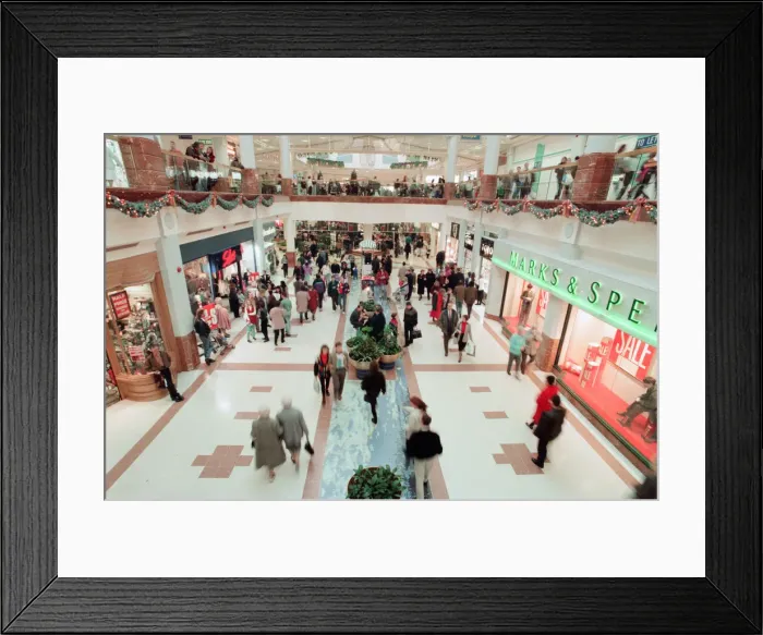 Framed Print : Customers pack Merry Hill Shopping Centre in Brierley Hill, first day of Christmas Sales Framed Print : Customers pack Merry Hill Shopping Centre in Brierley Hill, first day of Christmas Sales