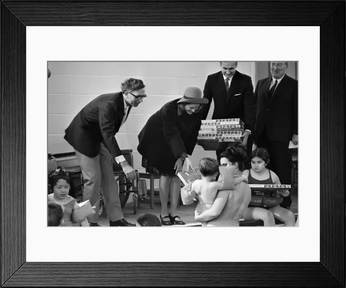 Framed Print : Princess Grace of Monaco visits Pinderfields Hospital, Wakefield Framed Print : Princess Grace of Monaco visits Pinderfields Hospital, Wakefield