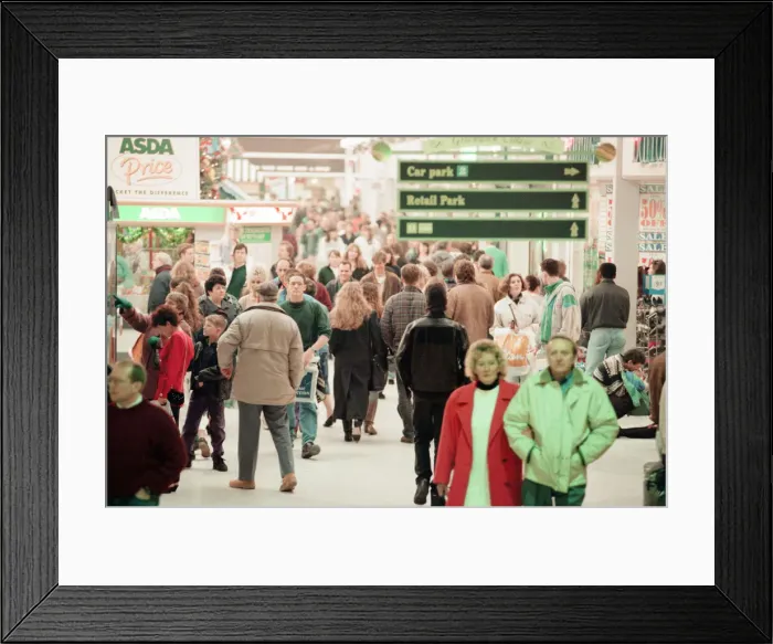 Framed Print : Customers pack Merry Hill Shopping Centre in Brierley Hill, first day of Christmas Sales Framed Print : Customers pack Merry Hill Shopping Centre in Brierley Hill, first day of Christmas Sales