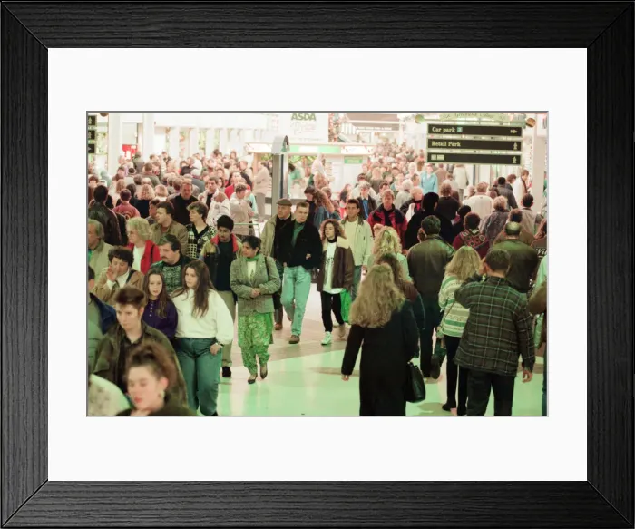 Framed Print : Customers pack Merry Hill Shopping Centre in Brierley Hill, first day of Christmas Sales Framed Print : Customers pack Merry Hill Shopping Centre in Brierley Hill, first day of Christmas Sales
