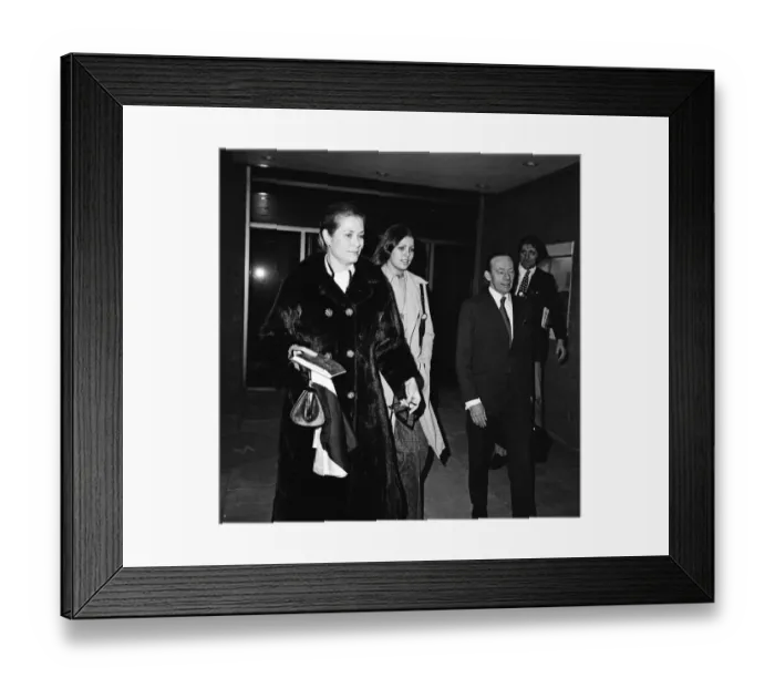 Framed Print : Princess Grace of Monaco arriving at Heathrow Airport from Nice with her daughter Framed Print : Princess Grace of Monaco arriving at Heathrow Airport from Nice with her daughter