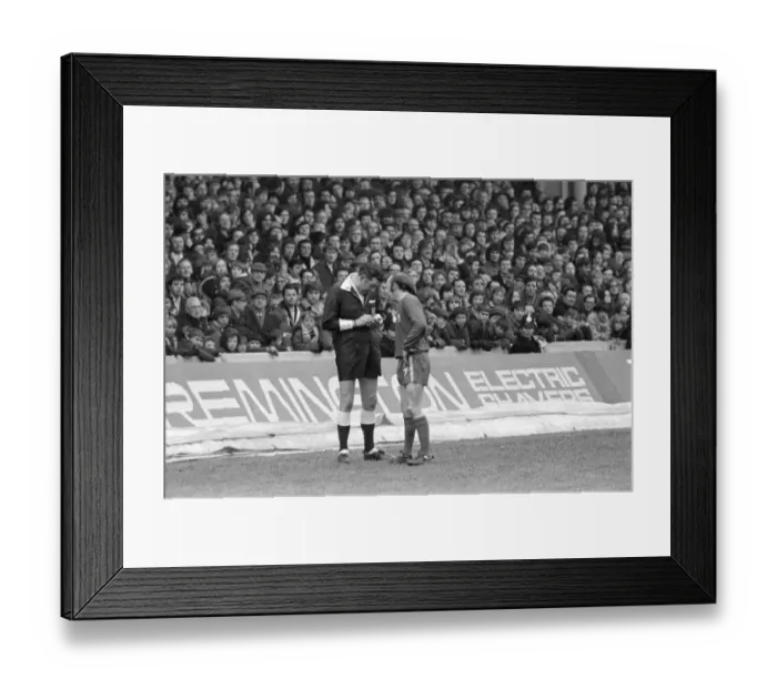 Framed Print : Manchester City 1-1 Middlesbrough, FA Cup 3rd Round match at Maine Road Framed Print : Manchester City 1-1 Middlesbrough, FA Cup 3rd Round match at Maine Road