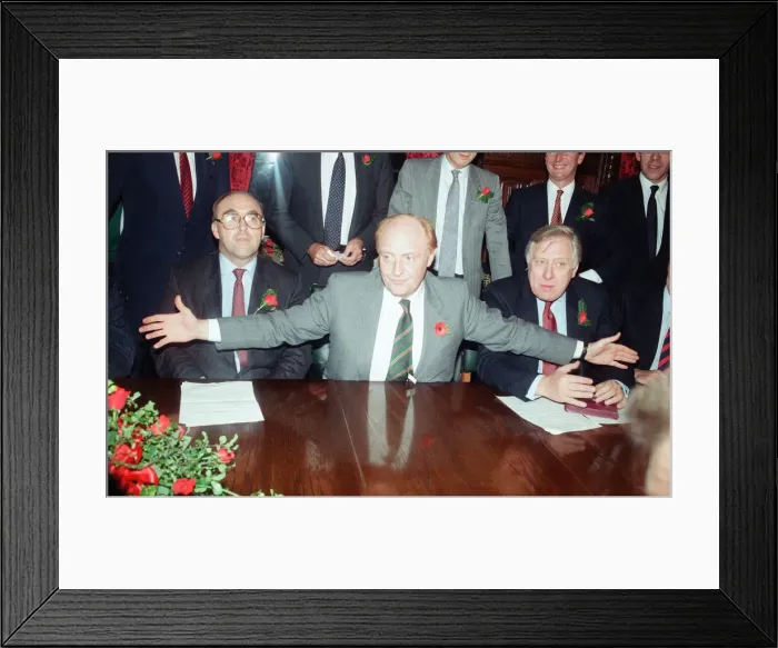 Framed Print : 1989 Labour Party Shadow Cabinet, newly elected, Photocall, Westminster, London Framed Print : 1989 Labour Party Shadow Cabinet, newly elected, Photocall, Westminster, London