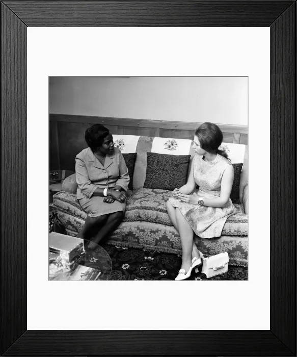 Framed Print : Margaret Kenyetta, daughter of the President of Kenya, and Princess Anne exchange gifts Framed Print : Margaret Kenyetta, daughter of the President of Kenya, and Princess Anne exchange gifts