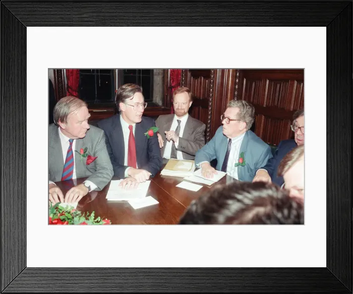 Framed Print : 1989 Labour Party Shadow Cabinet, newly elected, Photocall, Westminster, London Framed Print : 1989 Labour Party Shadow Cabinet, newly elected, Photocall, Westminster, London