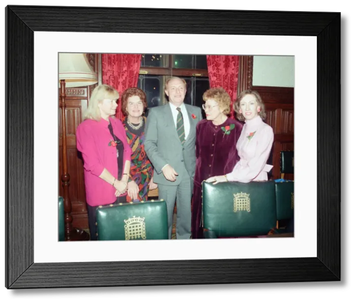 Framed Print : 1989 Labour Party Shadow Cabinet, newly elected, Photocall, Westminster, London Framed Print : 1989 Labour Party Shadow Cabinet, newly elected, Photocall, Westminster, London