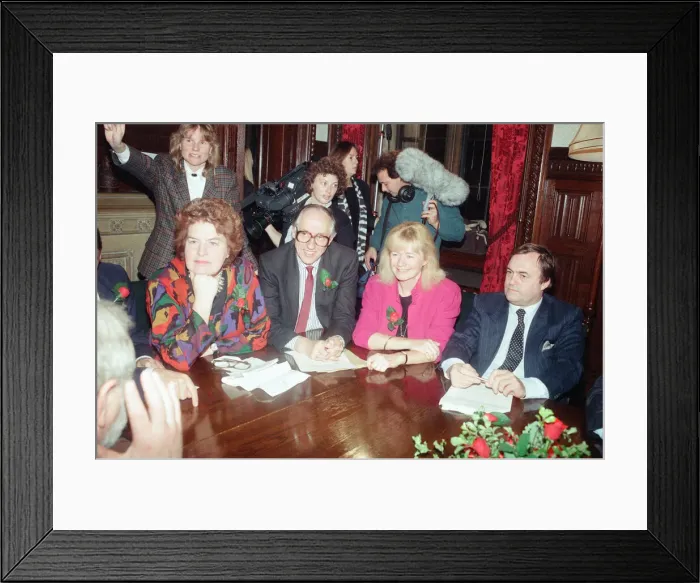 Framed Print : 1989 Labour Party Shadow Cabinet, newly elected, Photocall, Westminster, London Framed Print : 1989 Labour Party Shadow Cabinet, newly elected, Photocall, Westminster, London