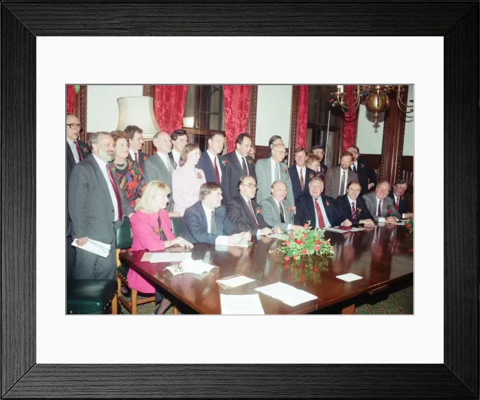 Framed Print : 1989 Labour Party Shadow Cabinet, newly elected, Photocall, Westminster, London Framed Print : 1989 Labour Party Shadow Cabinet, newly elected, Photocall, Westminster, London