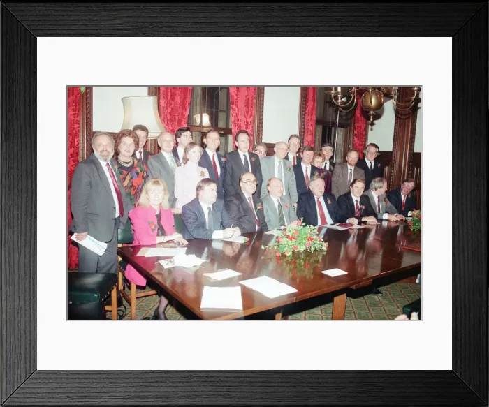 Framed Print : 1989 Labour Party Shadow Cabinet, newly elected, Photocall, Westminster, London